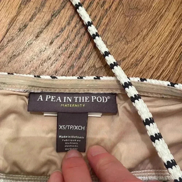 A Pea in The Pod Maternity Tankini Swim Top size XS - Picture 3 of 3